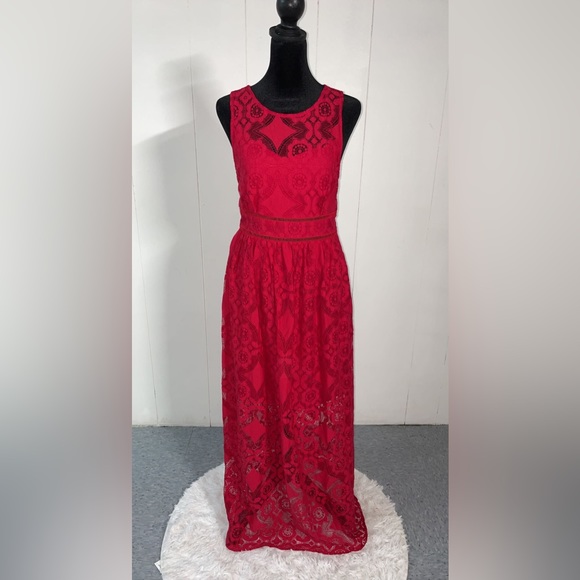Francesca’s Full lace Red dress, with an open Back - Picture 1 of 8